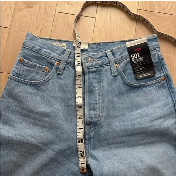 BNWT- Levi’s Premium 501 Original Cropped Light Wash Jeans (25/28) - Picture 12 of 12